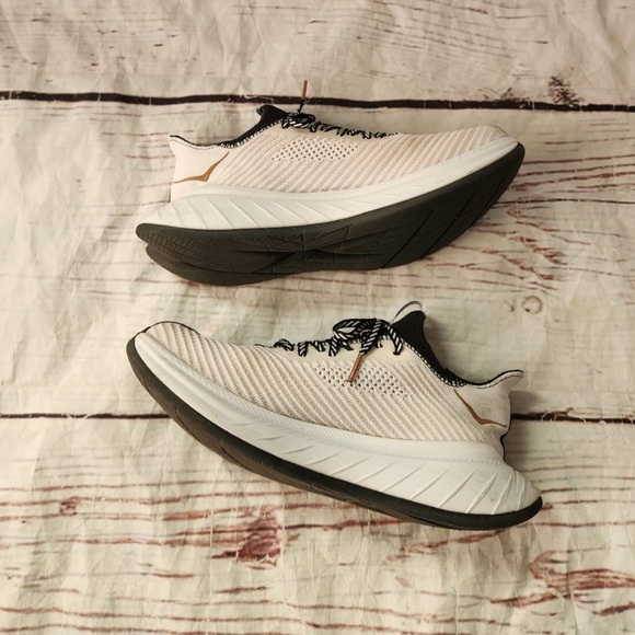 JUST PURCHASED OFF OF POSH MARK, sadly they are too big.
*original seller pics - Picture 6 of 9